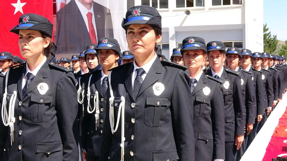 Yozgat'ta yaklaşık 7 aylık eğitimlerini tamamlayan polis adayları için mezuniyet töreni düzenlendi.  