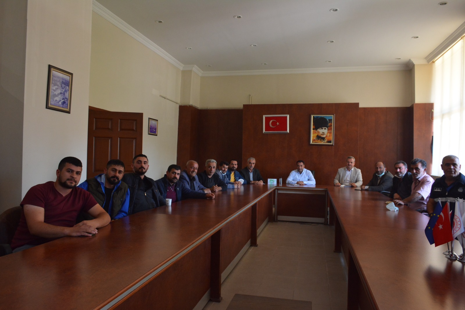 Sorgun Belediye Başkanı ilçede faaliyet gösteren manav işletmecilerinin sorunlarını ve taleplerini dinledi.