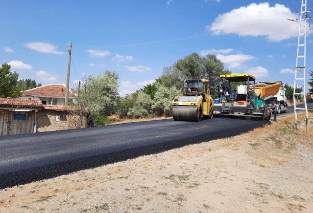 Yozgat Sorgun köy yollarında asfaltlama çalışması devam ediyor