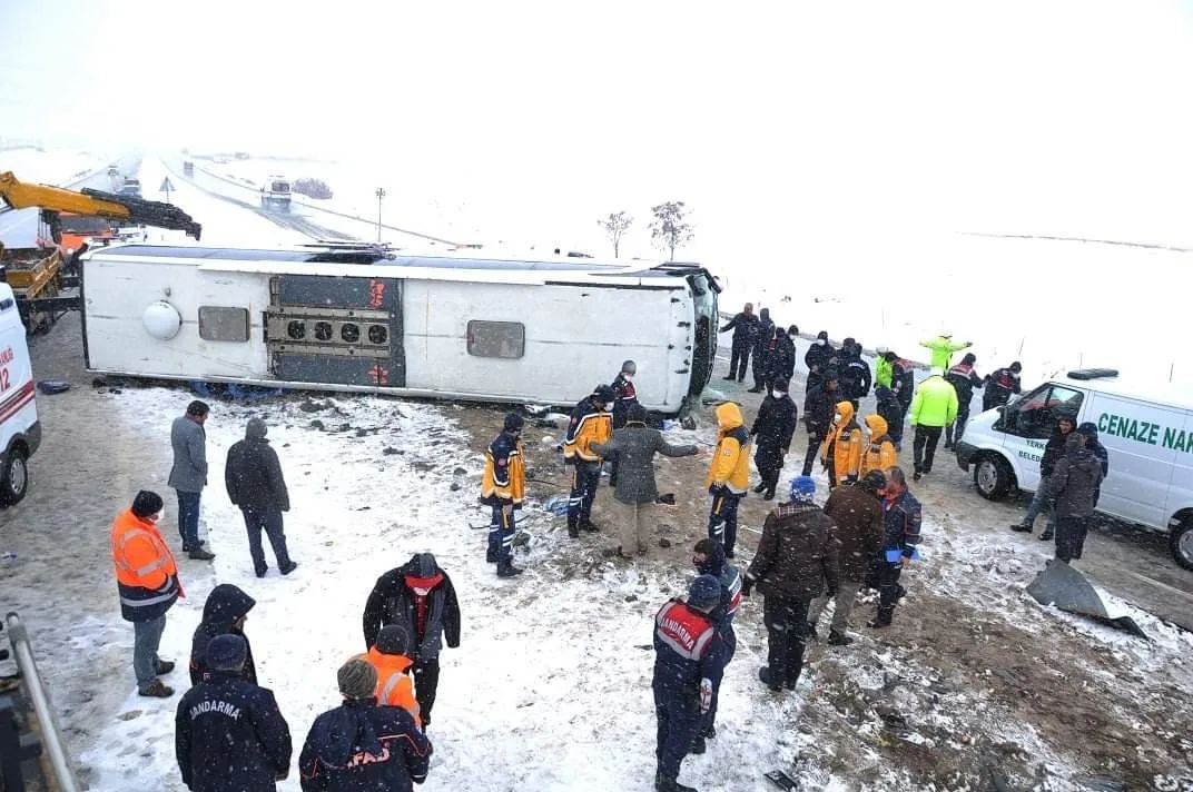 Yozgat Yerköy'de Yolcu otobüsü devrildi, 1 kişi öldü, 34 kişi yaralandı
